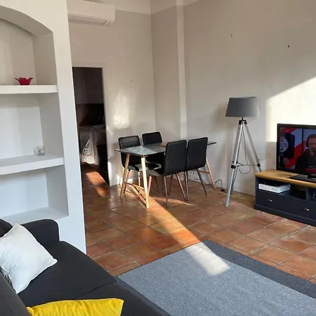 Old - Very Charming 1-bedroom Daire